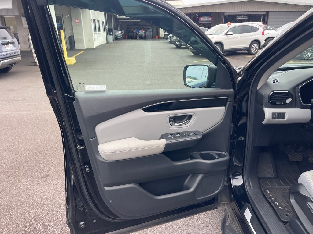 2023 Honda Pilot LX - Photo 13