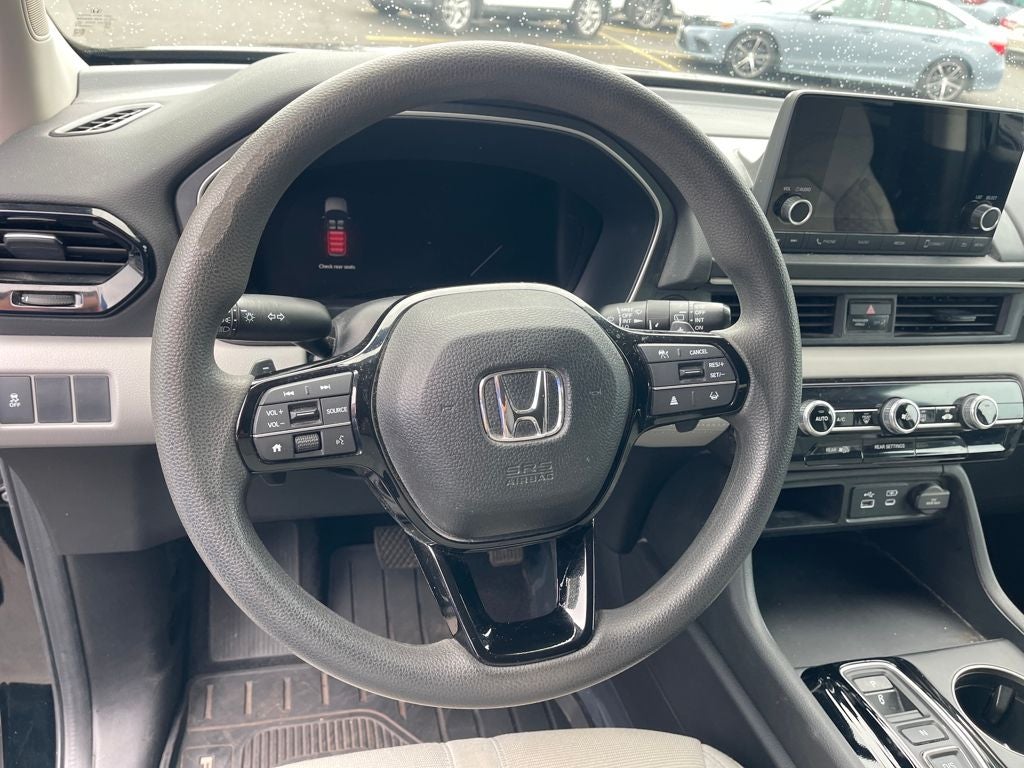 2023 Honda Pilot LX - Photo 14